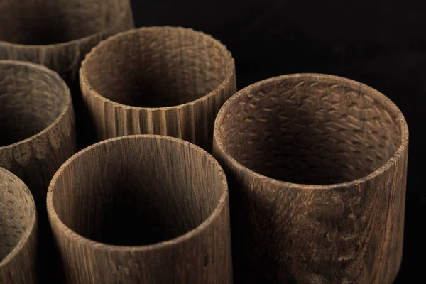 Muitas xícaras de madeira, textura de fundo de madeira de uma árvore — Fotografia de Stock