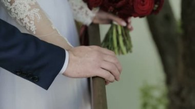 Birbirinizi okşamak severlerin elleri