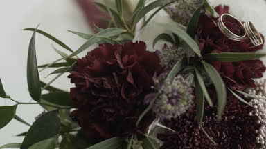 Bir iç odası, gelinler buket, kamera hareketi boyunca gelin buketi