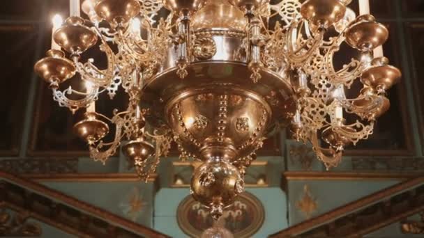 Kerk accessoires in de kerk — Stockvideo