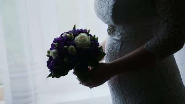 Bouquet da sposa in una sala interna, bouquet da sposa, movimento della fotocamera lungo — Video Stock
