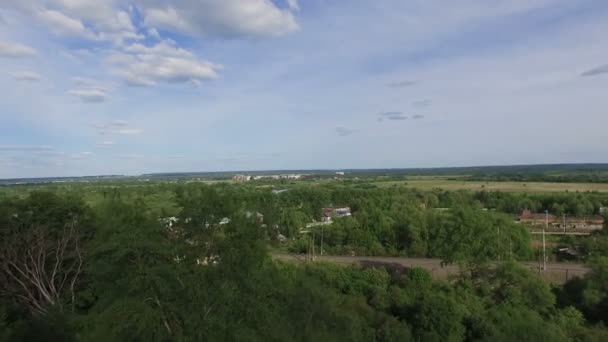 Iglesia en el antiguo pueblo — Vídeo de stock