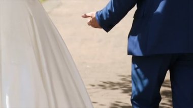 Birbirinizi okşamak severlerin elleri