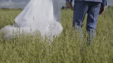 Birbirinizi okşamak severlerin elleri