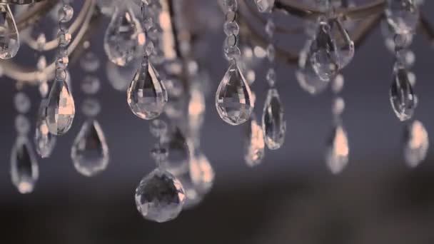 Lámpara de araña de cristal con hermoso diseño — Vídeo de stock