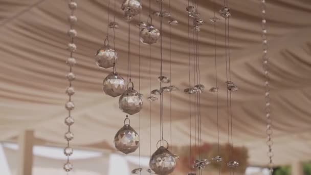 Křišťálový lustr s krásným designem — Stock video