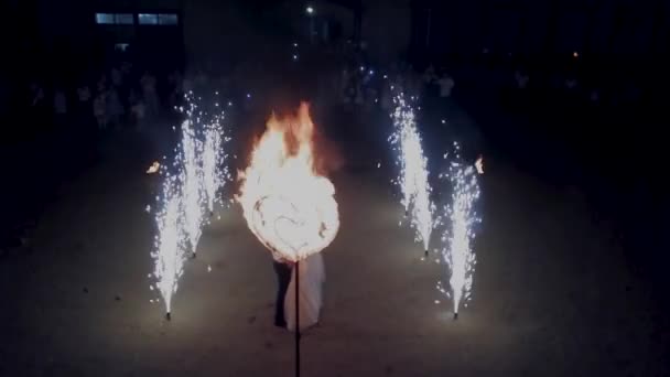 Flight over pyrotechnics and the fiery heart — Stock Video