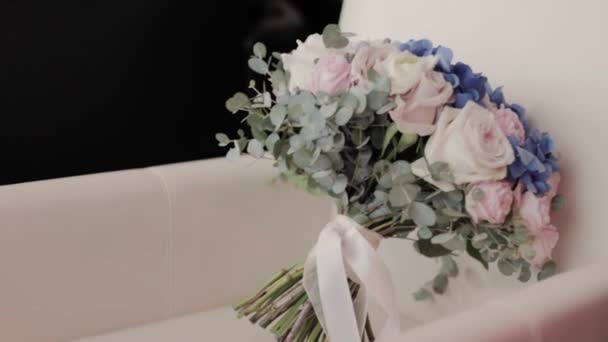 Bröllop bukett med vackra blommor. Bröllop blommor — Stockvideo
