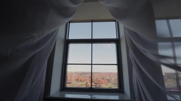 Vista da janela para a cidade — Vídeo de Stock