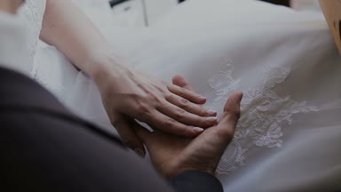 iki sevgilinin elleri katılmadan detay