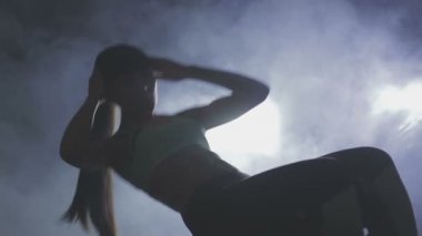 Kadın bir basın duman trenler