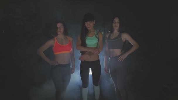 Modelos de fitness no ginásio — Vídeo de Stock