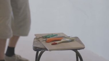 Kil ve sanatsal alçı ile çalışan araçlar