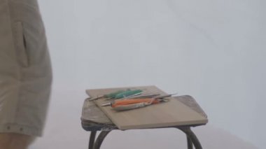 Kil ve sanatsal alçı ile çalışan araçlar