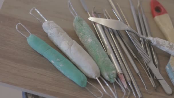 Nástroje pro práci s clay a umělecké štuk — Stock video