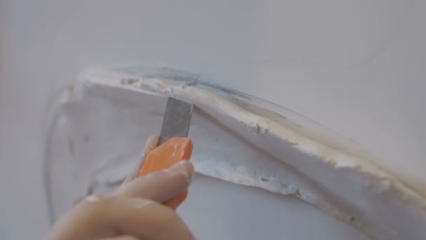 Het proces van molding stucwerk en bas-reliëf op de muur — Stockvideo