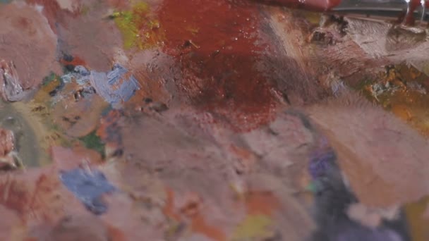 Paints and brushes on the easel — Stock Video