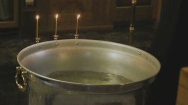 Kilisenin içinde vaftiz önce