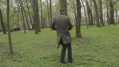 Aile ile çocuk güzel güneşli bir günde çalış..