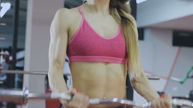 Eğitim salonunda bir çizgiyle kadındır. Güzel vücut.