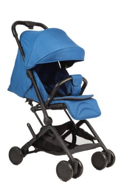 Bir bebek arabası beyaz bir arka planda, modern tasarım.