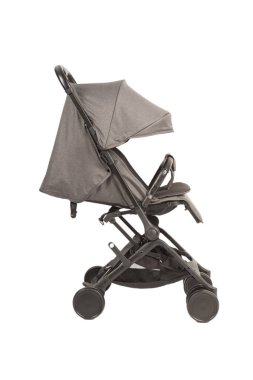 Bir bebek arabası beyaz bir arka planda, modern tasarım.