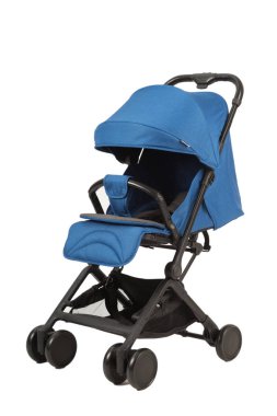 Bir bebek arabası beyaz bir arka planda, modern tasarım.