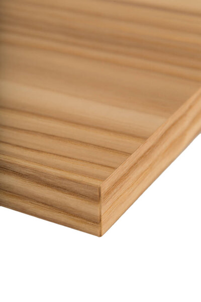 Кухня, изогнутый радиальный фасад мебели, вид спереди. Фасад кухни изолирован на белом фоне
.