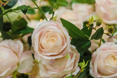 Yapay çiçek yakın çekim, taze çiçekler taklit.