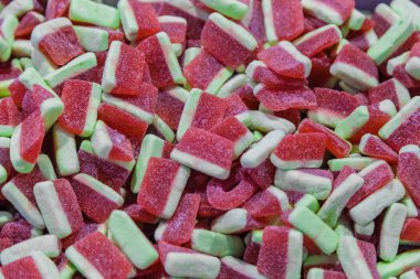 Üstünde belgili tanımlık sayaç büyük miktarlarda şekerlemeler.