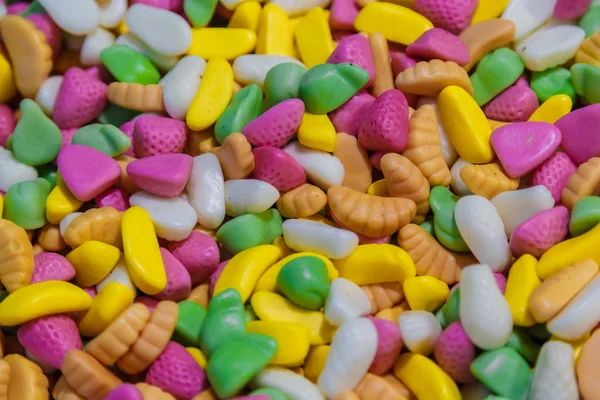 Jelly sweets in large quantities on the counter. — Stock Photo, Image