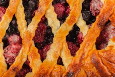 Berry pasta malzemeler ahşap bir zemin üzerine.