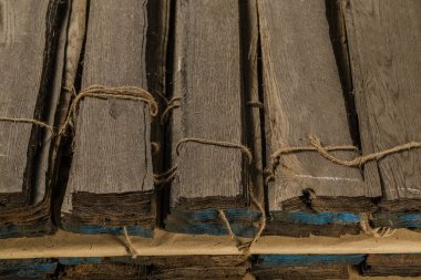 Bodrum katında kazık içine katlanmış kaplama meşe kaplama.