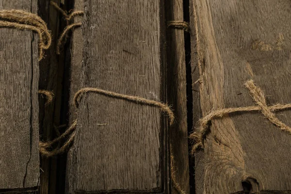 Bodrum katında kazık içine katlanmış kaplama meşe kaplama.