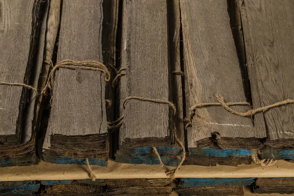 Bodrum katında kazık içine katlanmış kaplama meşe kaplama.