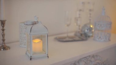 2019. yeni yıl 2019. Yeni yıl dekor, renkli çelenk, Noel çorap. Noel ağacı Noel ağacı. İç dekor. Bir parti. Tatil için bekliyor. Bokeh, mavi ışık. Yeni yıl
