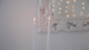 2019. yeni yıl 2019. Yeni yıl dekor, renkli çelenk, Noel çorap. Noel ağacı Noel ağacı. İç dekor. Bir parti. Tatil için bekliyor. Bokeh, mavi ışık. Yeni yıl