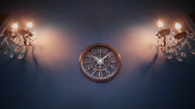 2019. yeni yıl 2019. Yeni yıl dekor, renkli çelenk, Noel çorap. Noel ağacı Noel ağacı. İç dekor. Bir parti. Tatil için bekliyor. Bokeh, mavi ışık. Yeni yıl