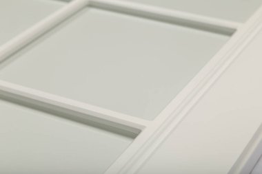 Beyaz bir çerçeve cephe mutfak için ayrıntı close-up.