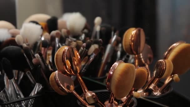 Set of brushes for make-up on table in dressing room. Fashion industry. Fashion show backstage. — Stock Video