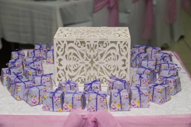 Konuklar düğün günü için düğün şekerlemeler.