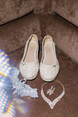 Düğün için güzel nazik düzenleme dantel gümüş yüksek topuklu ve gelin aksesuarları