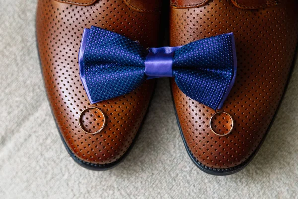 Mens accessories for the groom on the wedding day. — Stock Photo, Image