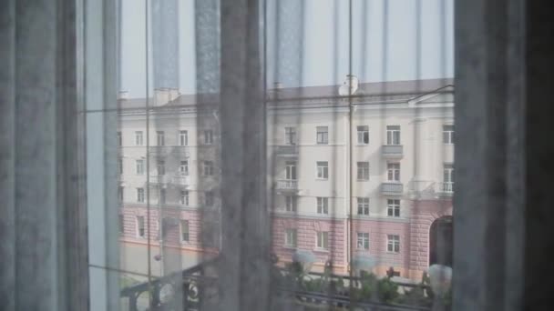 Utsikt från fönstret i staden. — Stockvideo