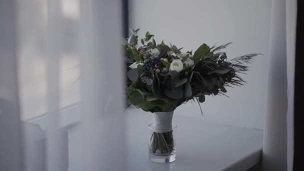 Bouquet of fresh roses. Festive bouquet of fresh flowers. Wedding bridal bouquet. Wedding flowers. — Stock Video