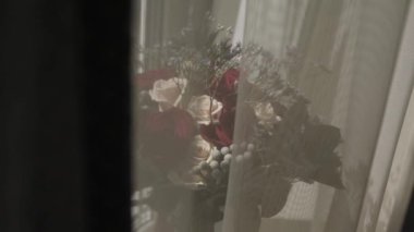 Taze gül buketi. Taze çiçek şenlikli buket. Düğün gelin buketi. Düğün çiçekleri.