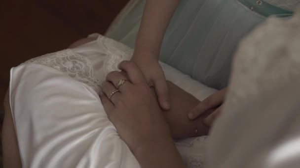 Beautiful hands of a young woman on her knees. — Stock Video