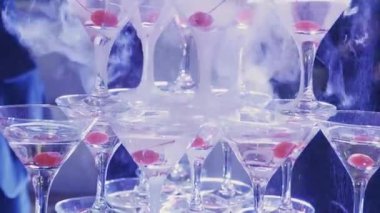 Işık çok güzel kokteyl piramit.