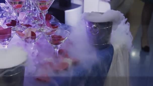 Very beautiful cocktail pyramid with light. — Stock Video