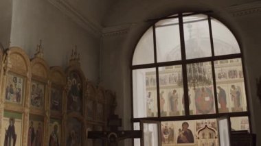 Ortodoks Kilisesi içinde güzel pencere eşiği.